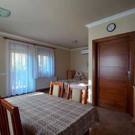 Nefelejcs Fagyizo Es Apartmanhaz Kistolmacs Dış mekan fotoğraf