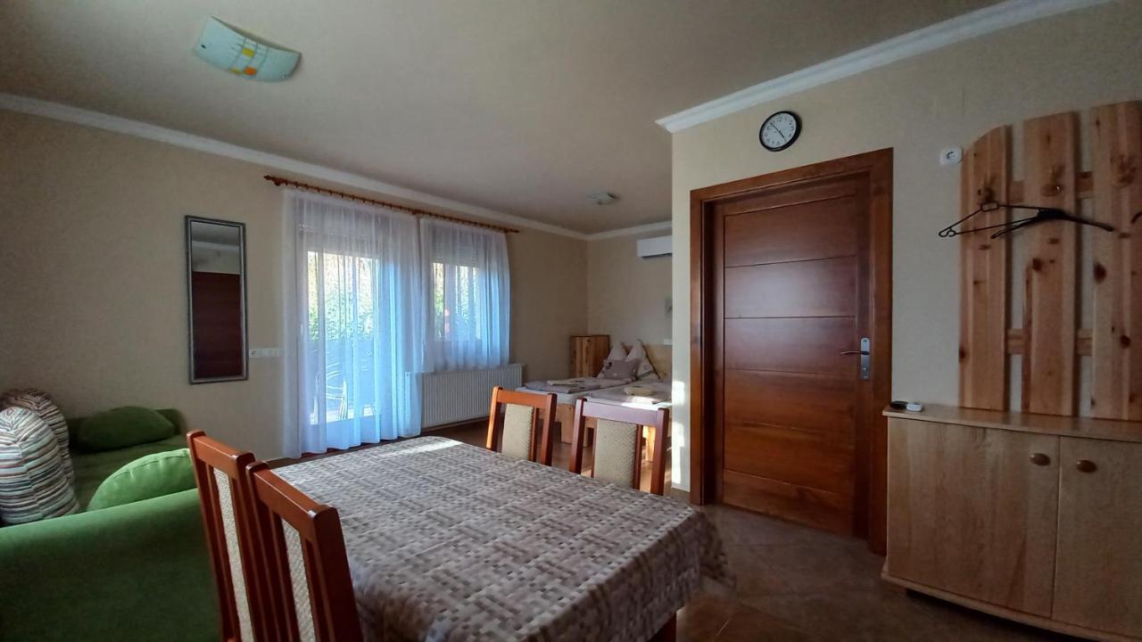 Nefelejcs Fagyizo Es Apartmanhaz Kistolmacs Dış mekan fotoğraf