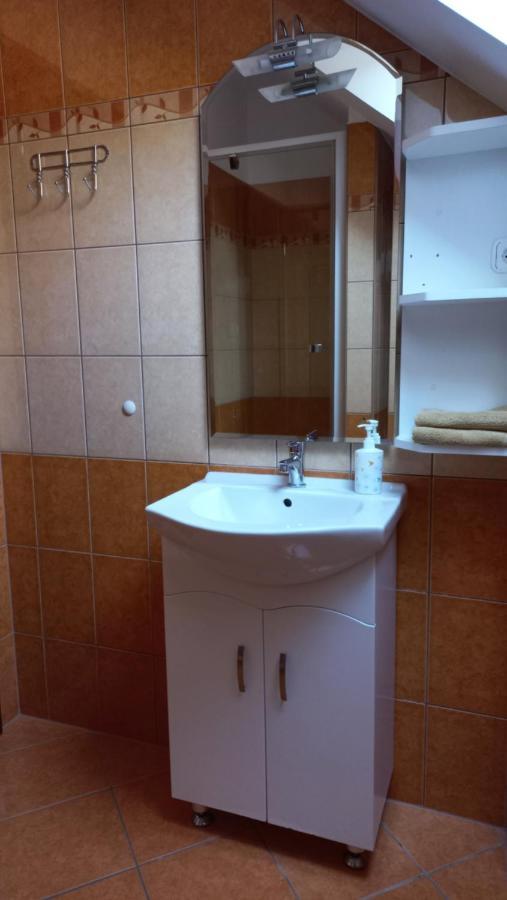 Nefelejcs Fagyizo Es Apartmanhaz Kistolmacs Dış mekan fotoğraf