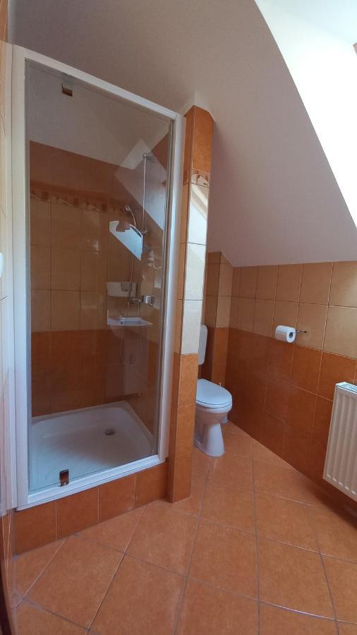 Nefelejcs Fagyizo Es Apartmanhaz Kistolmacs Dış mekan fotoğraf