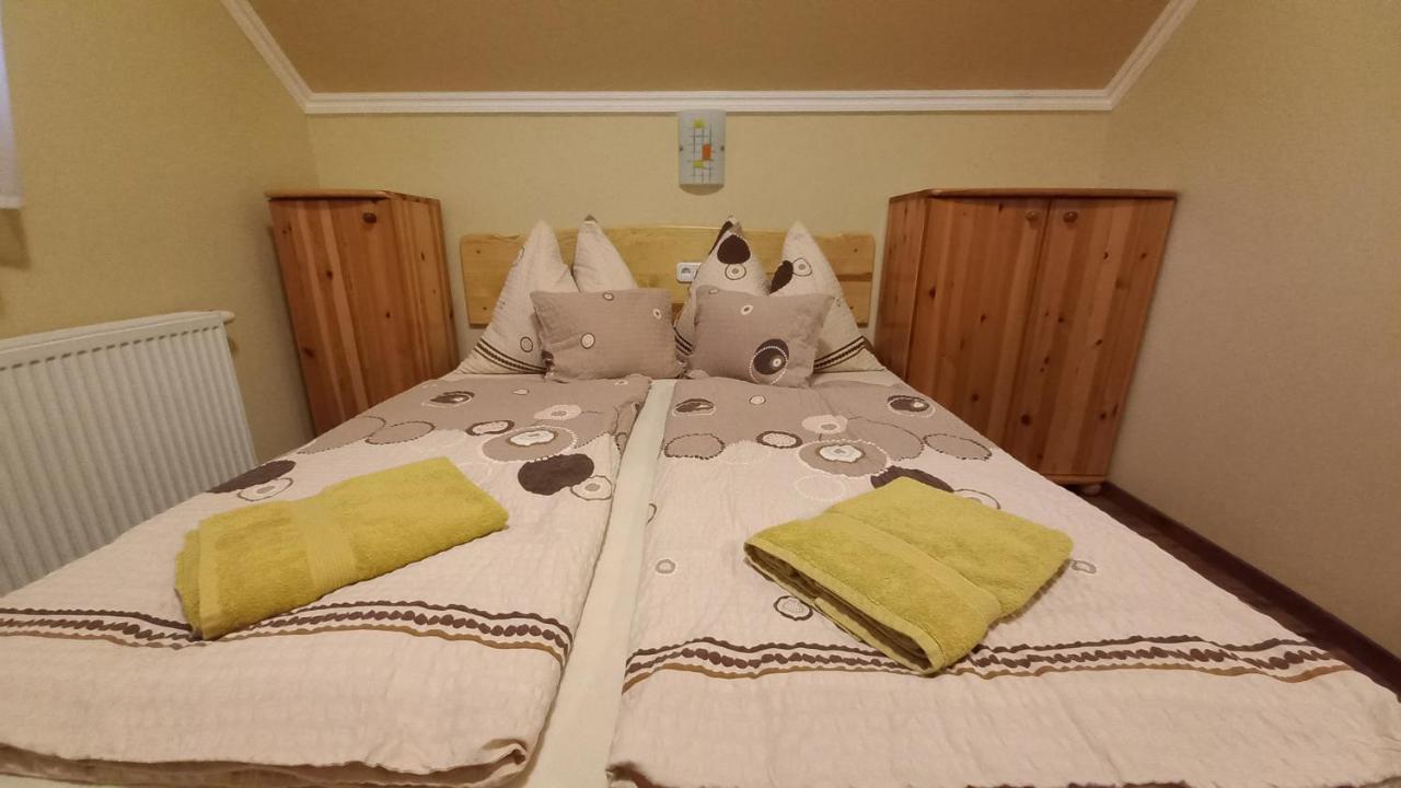 Nefelejcs Fagyizo Es Apartmanhaz Kistolmacs Dış mekan fotoğraf