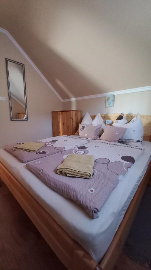 Nefelejcs Fagyizo Es Apartmanhaz Kistolmacs Dış mekan fotoğraf