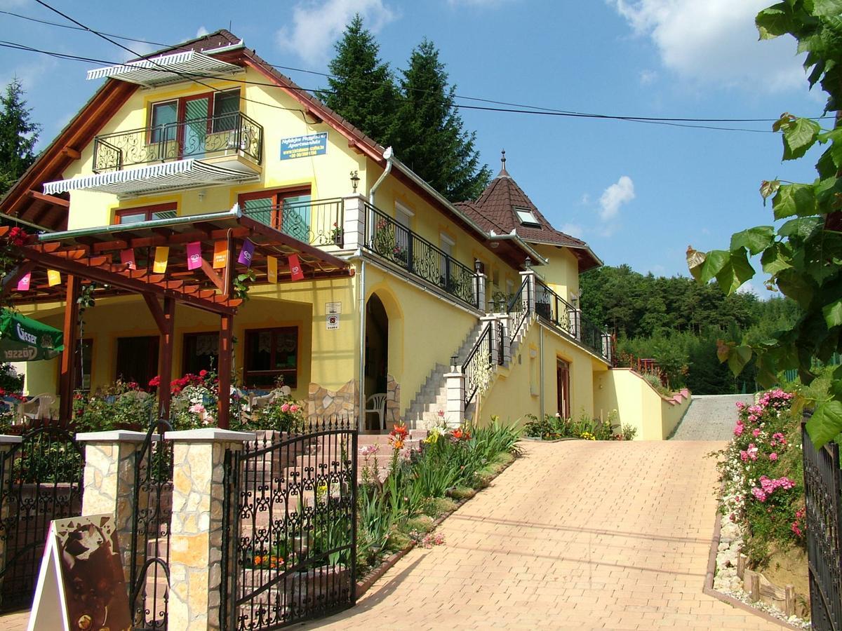 Nefelejcs Fagyizo Es Apartmanhaz Kistolmacs Dış mekan fotoğraf