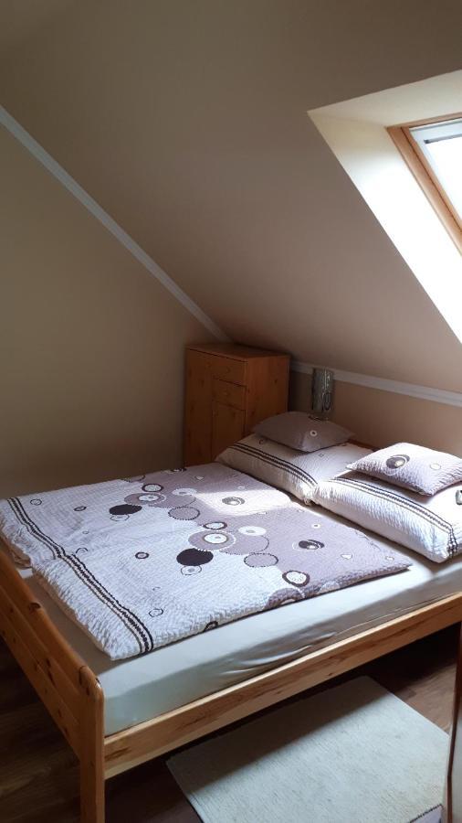 Nefelejcs Fagyizo Es Apartmanhaz Kistolmacs Dış mekan fotoğraf