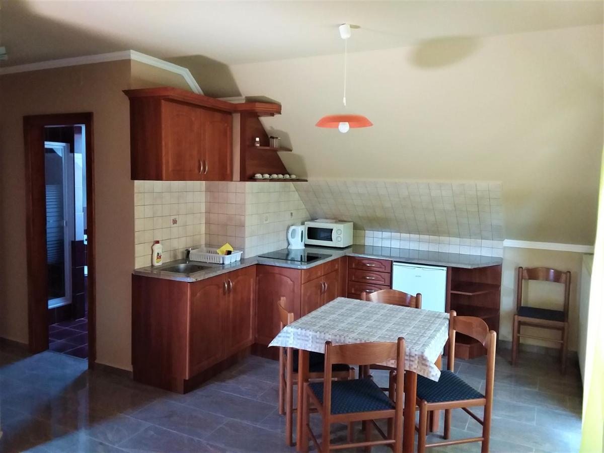 Nefelejcs Fagyizo Es Apartmanhaz Kistolmacs Dış mekan fotoğraf