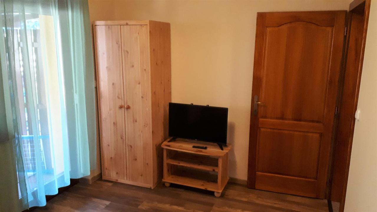Nefelejcs Fagyizo Es Apartmanhaz Kistolmacs Dış mekan fotoğraf